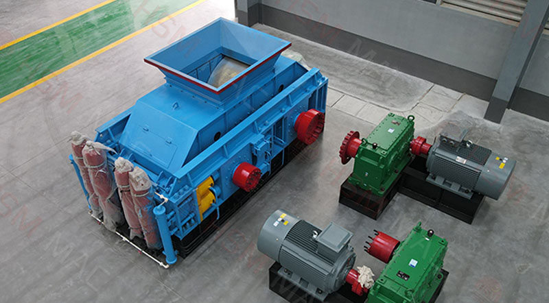 四川美姑縣銅礦用對輥制砂機生產(chǎn)現(xiàn)場