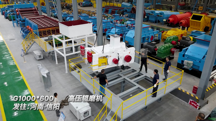 大型高壓輥磨機粉碎玄武巖時產200噸，能耗低產能高