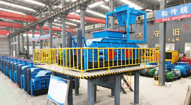 花崗巖對(duì)輥制砂機(jī)制砂現(xiàn)場視頻