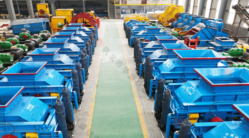 對(duì)輥式制砂機(jī)大型制砂現(xiàn)場